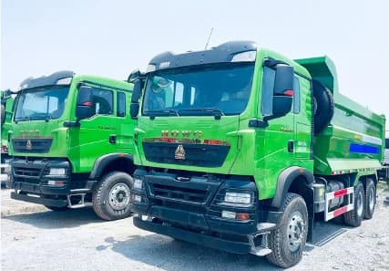 Dump trucks — SINOTRUK HOWO · 6×4 and 8×4 configurations.